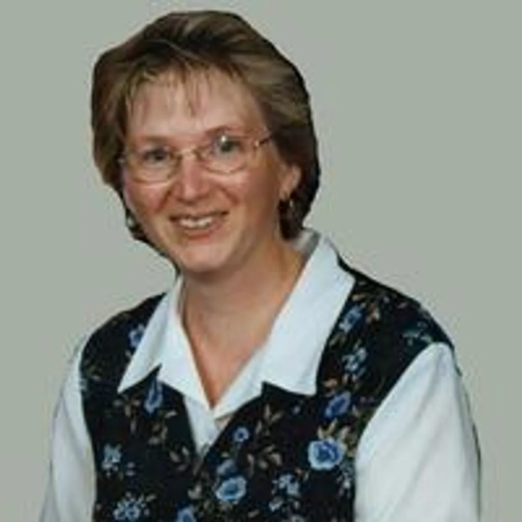 Portrait of Nola Van Beek